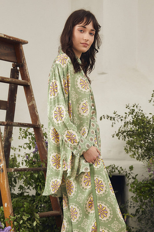 Bohemian Traders - Easy Fit Shirt in Meadow — styled lifestyle shot