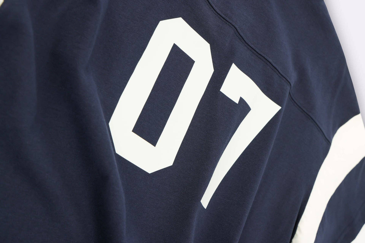 BBOBBIE - 07 Tee in Navy — side view