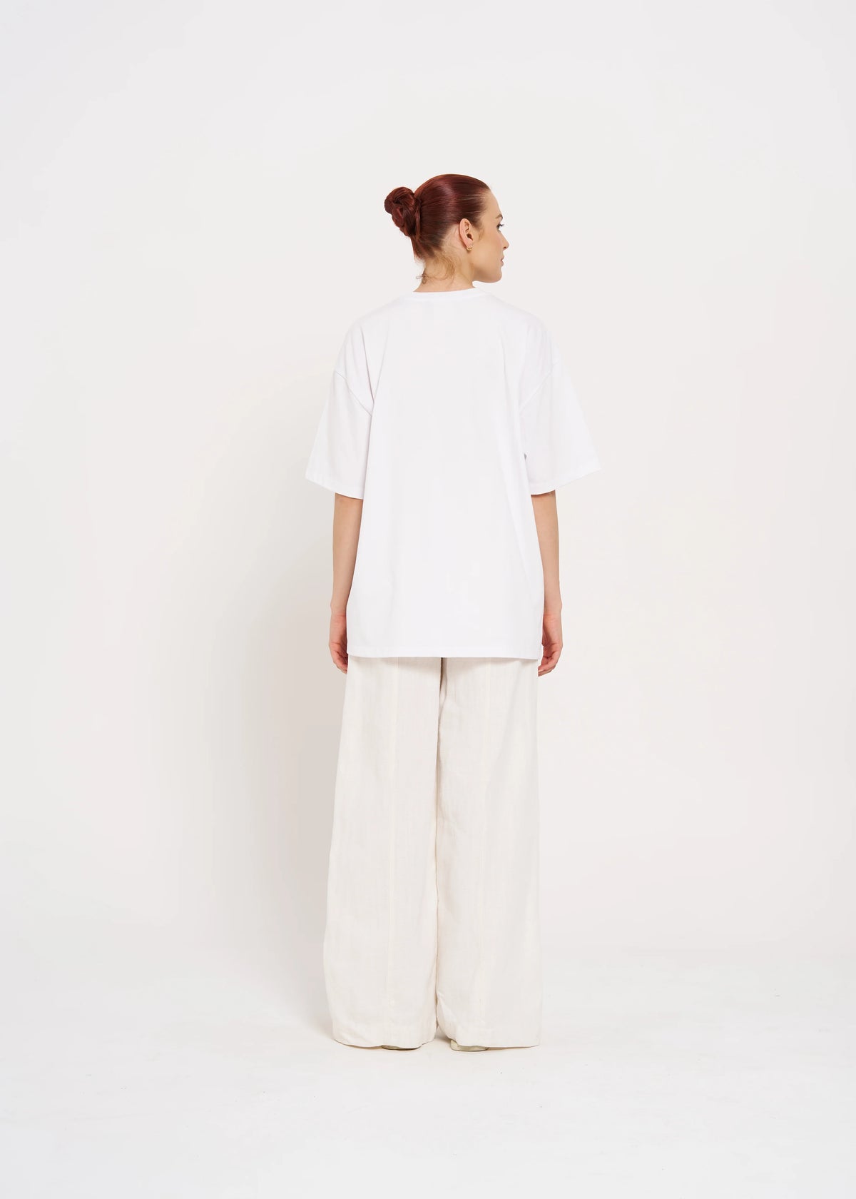 Maku Athens white oversized tee - model lifestyle shot