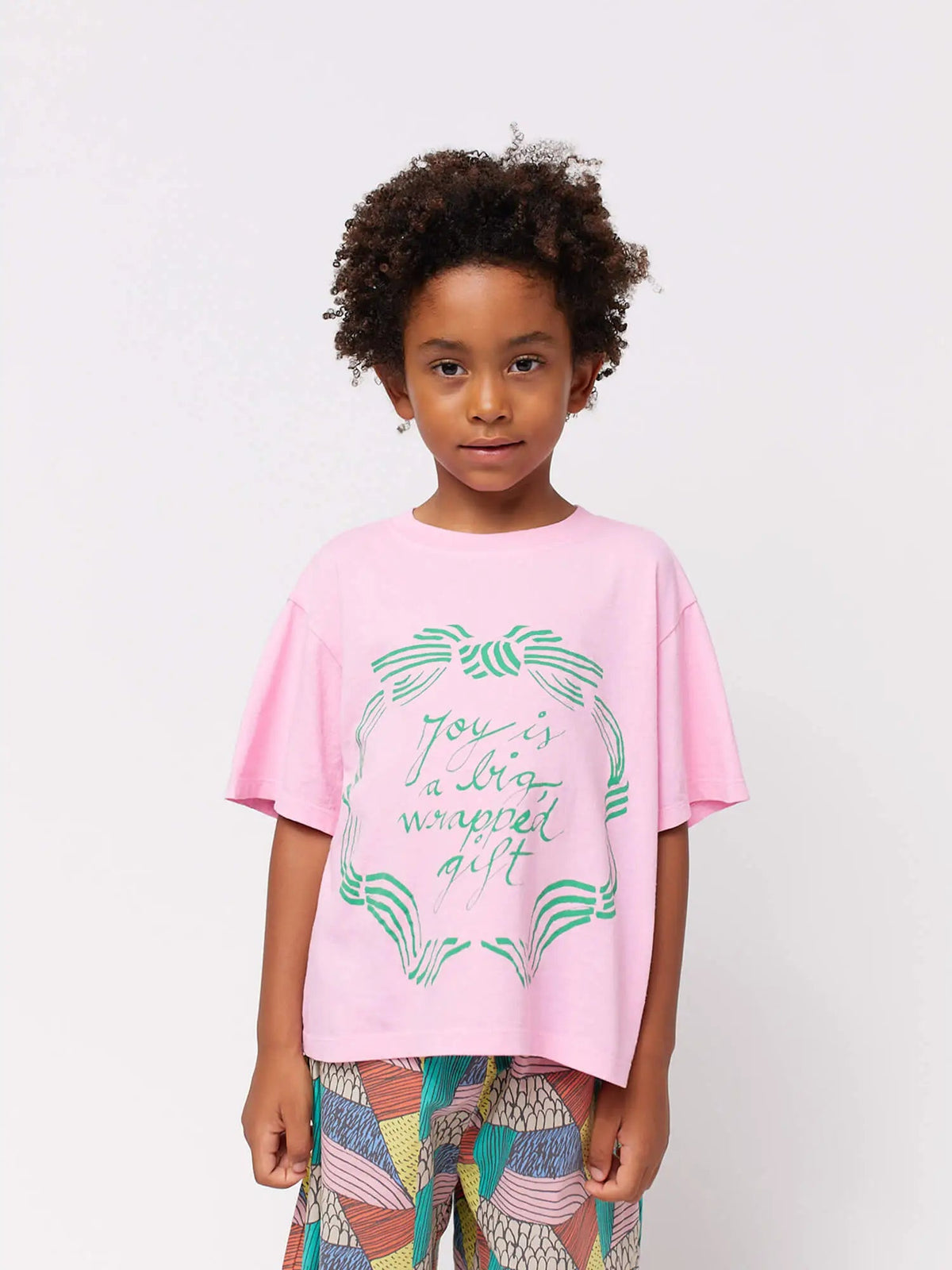 Bobo Choses *Limited Edition - Ribbon Gift T-shirt — styled lifestyle shot