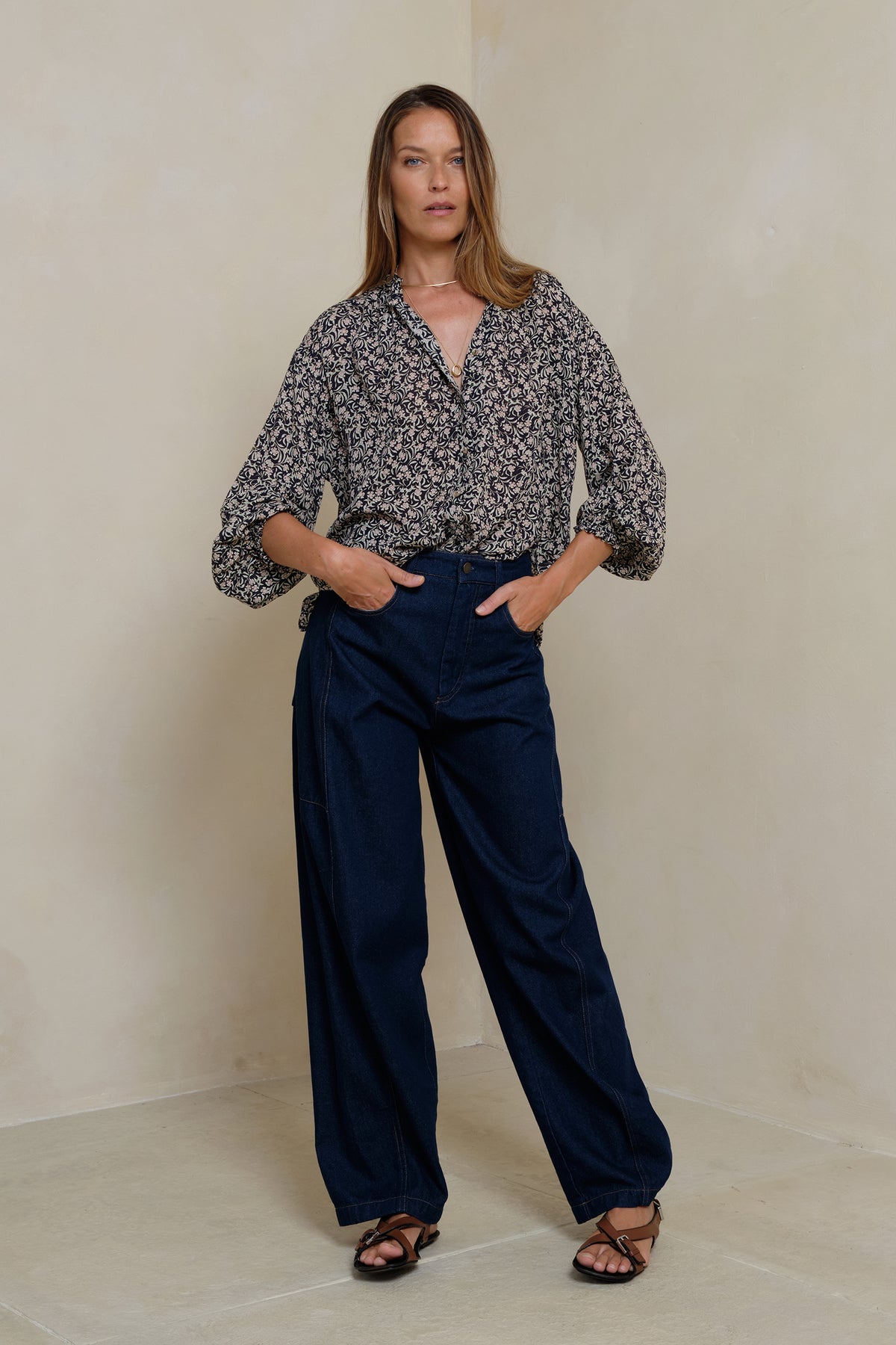 Lilya Tilly Denim Jeans deep blue - lifestyle styled