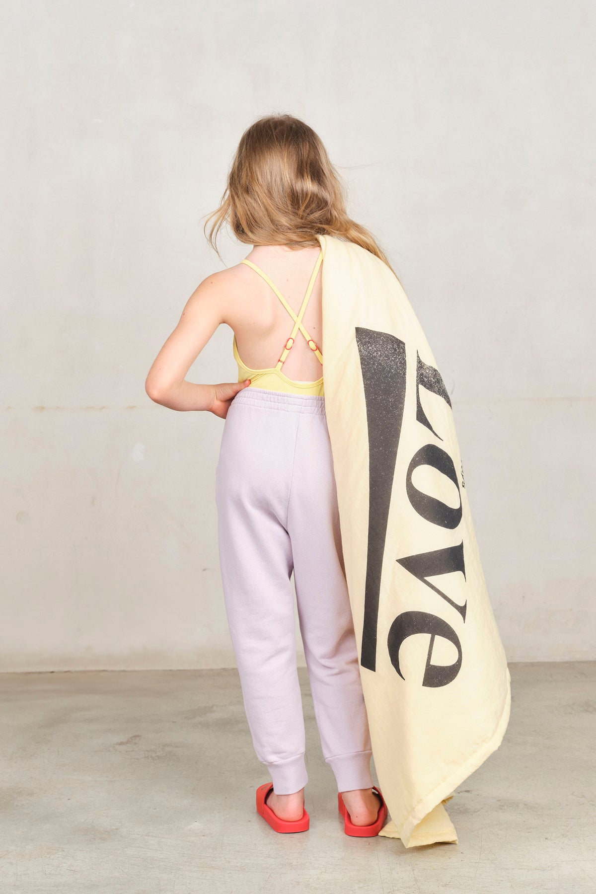The Animals Observatory - Draco Kids Sweatpants SS25 - Lavand — styled lifestyle shot