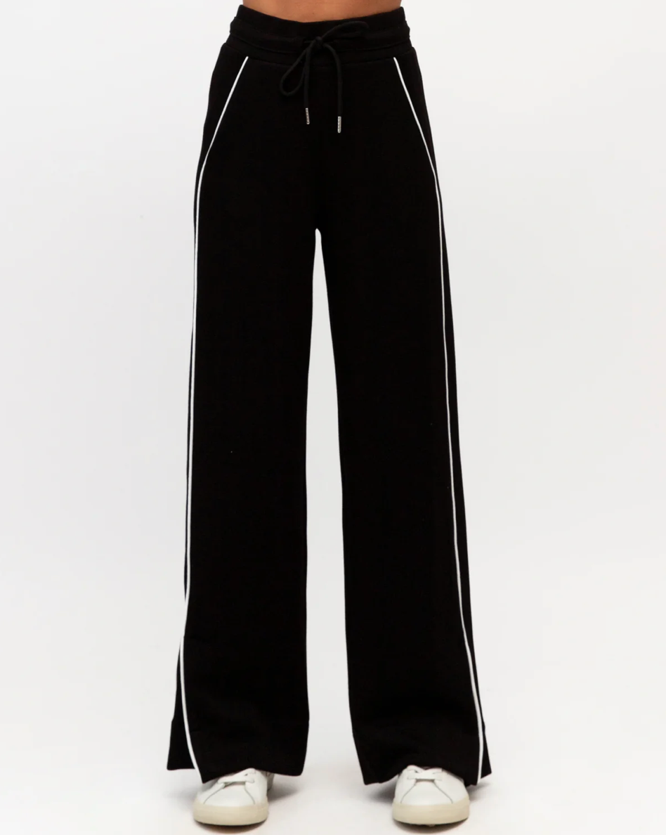 Label of Love Central Park Pant Navy - front view on model