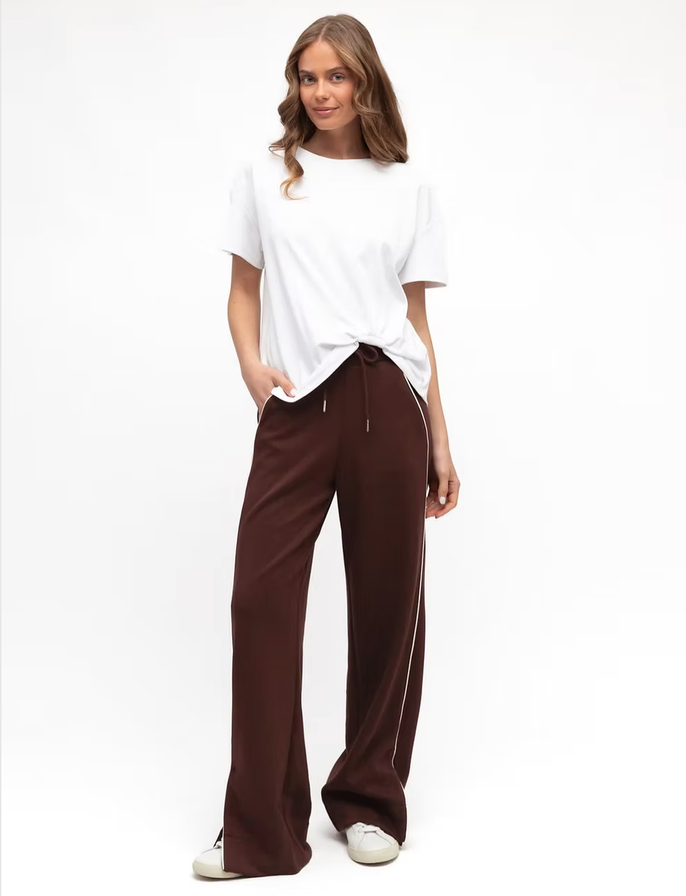 Label of Love Central Park Pant Chocolate - front view on model