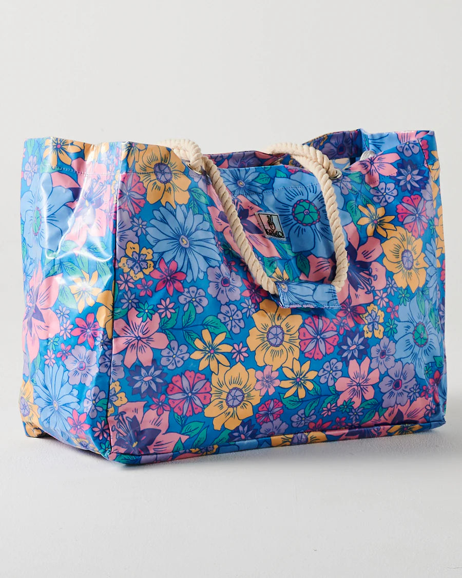 Kip and Co Bunch of Fun carry all tote - lifestyle outdoor