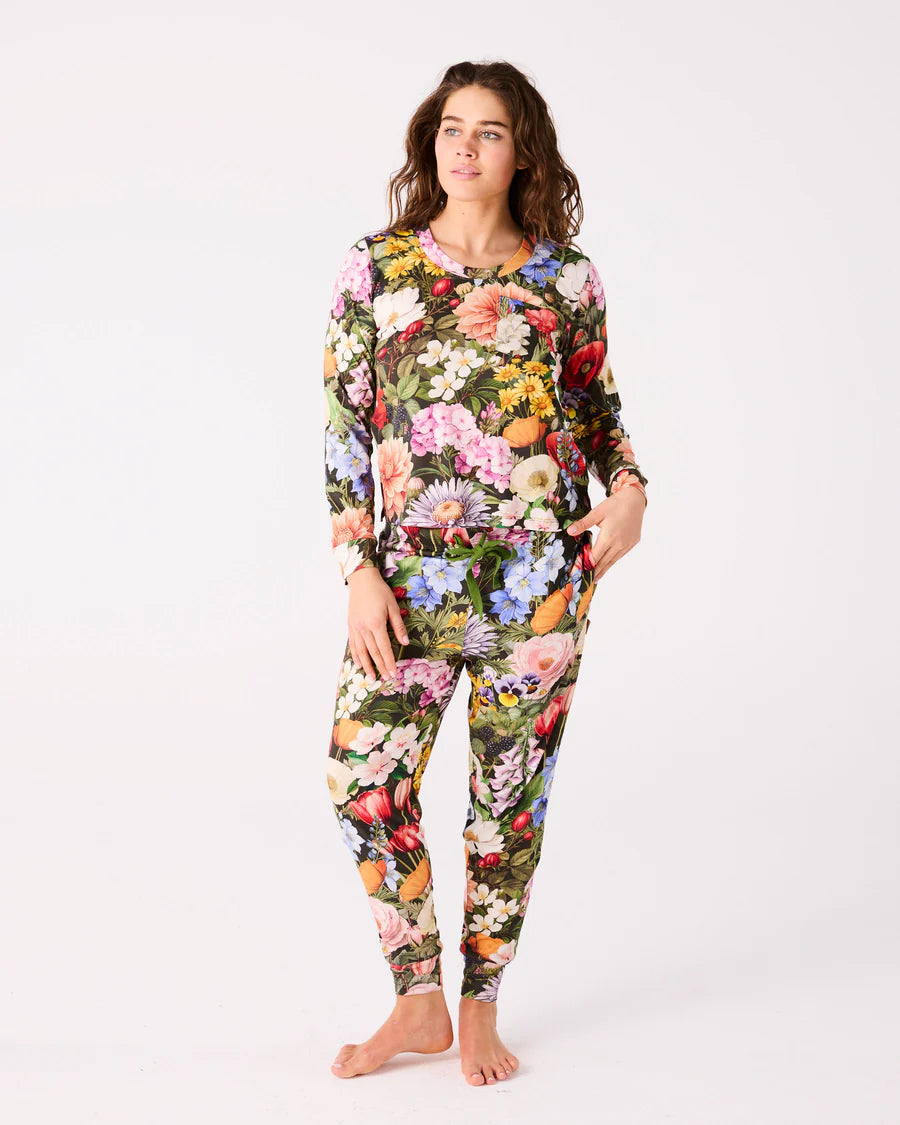 Kip and Co Cottage Garden Eden Organic Cotton Slouch Ladies Pyjama Set - model lifestyle