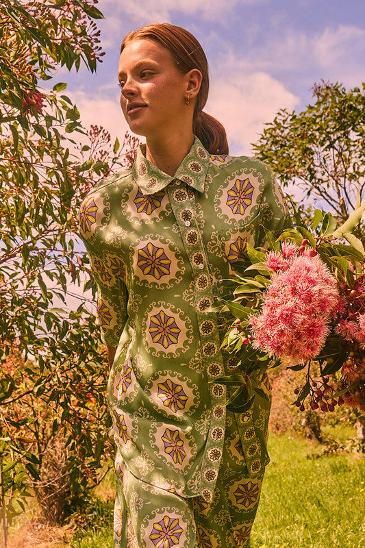 Bohemian Traders - Easy Fit Shirt in Meadow — product detail shot