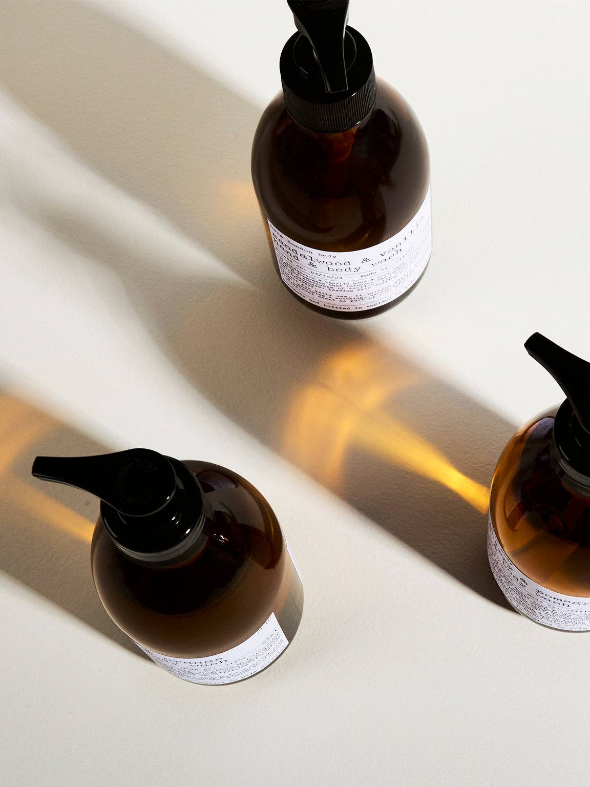Helm London - Sandalwood & Vanilla Hand & Body Wash — product detail shot