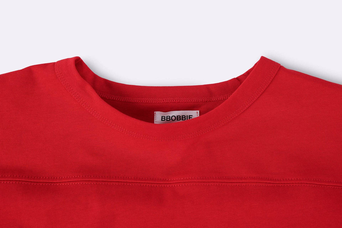 BBOBBIE - 07 Tee in Red — close-up detail