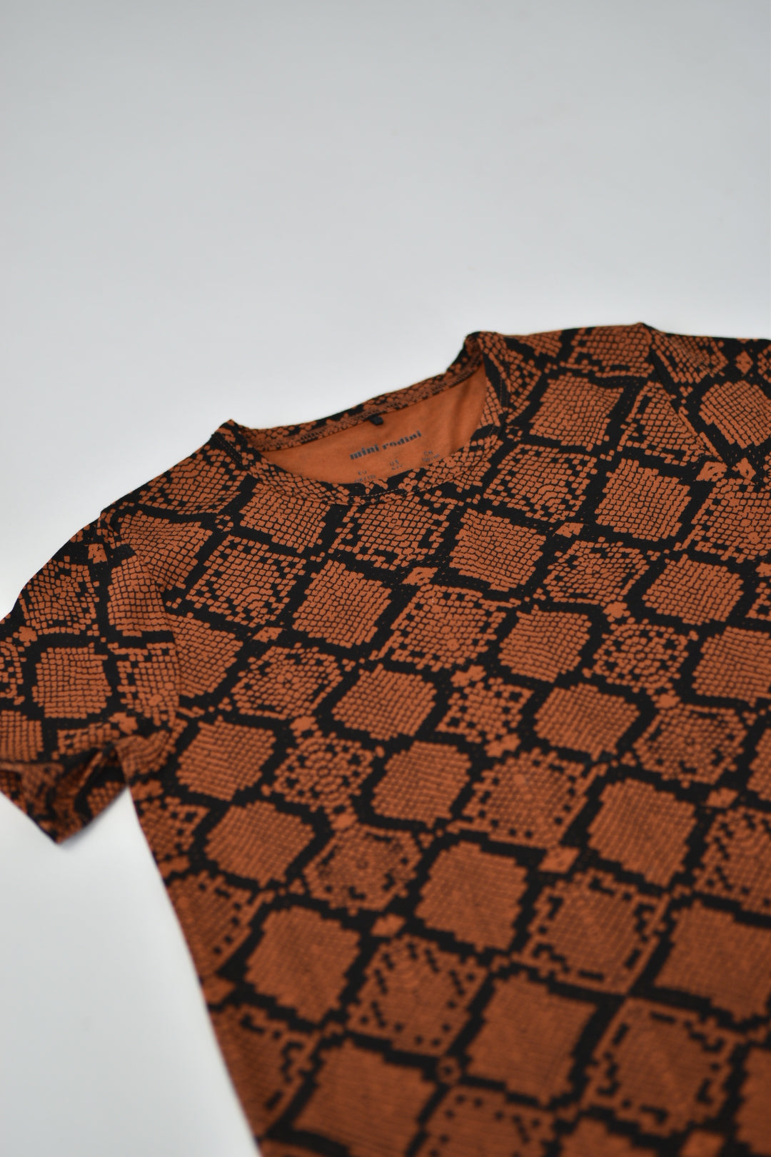 RE LOVED Mini rodini T Shirt Size 5-7 (116/122) — product detail shot