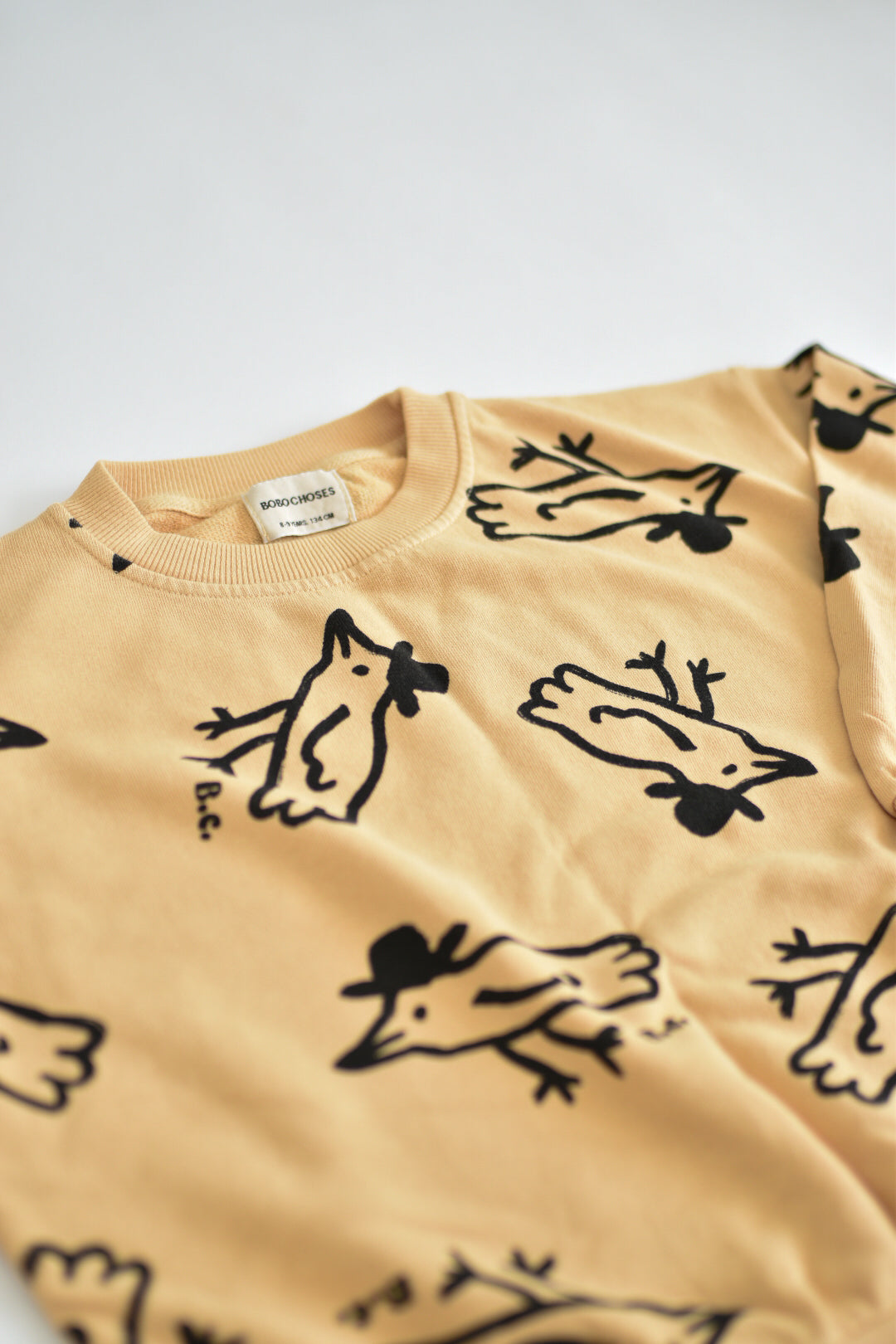 RE LOVED Bobo Choses Sweatshirt size 8-9 — front view flat lay