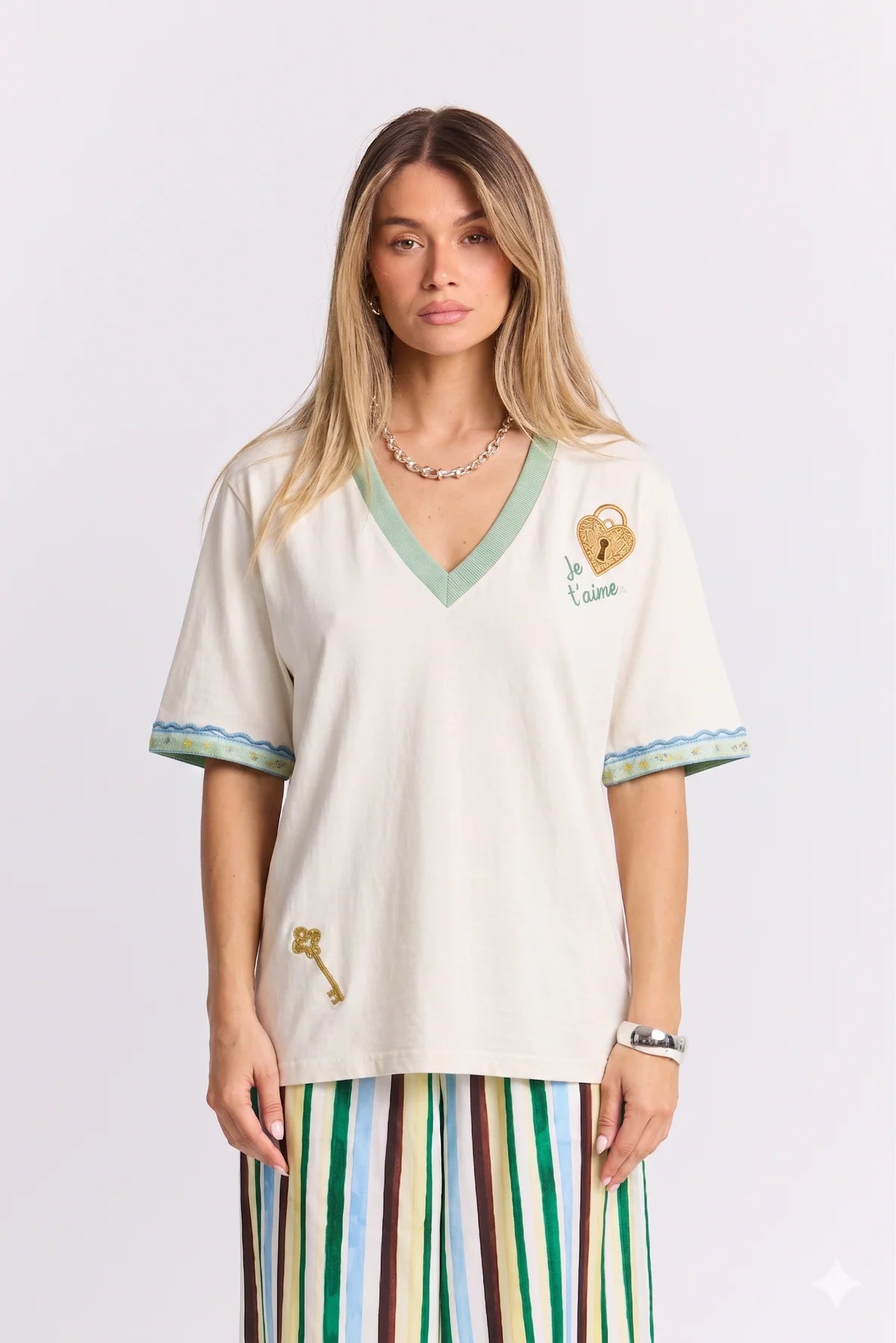 Maku | Love Lock V-Neck Tee
