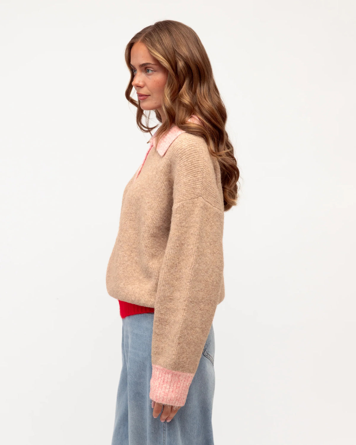 Label of Love Contrast Collar Knit - collar detail close-up