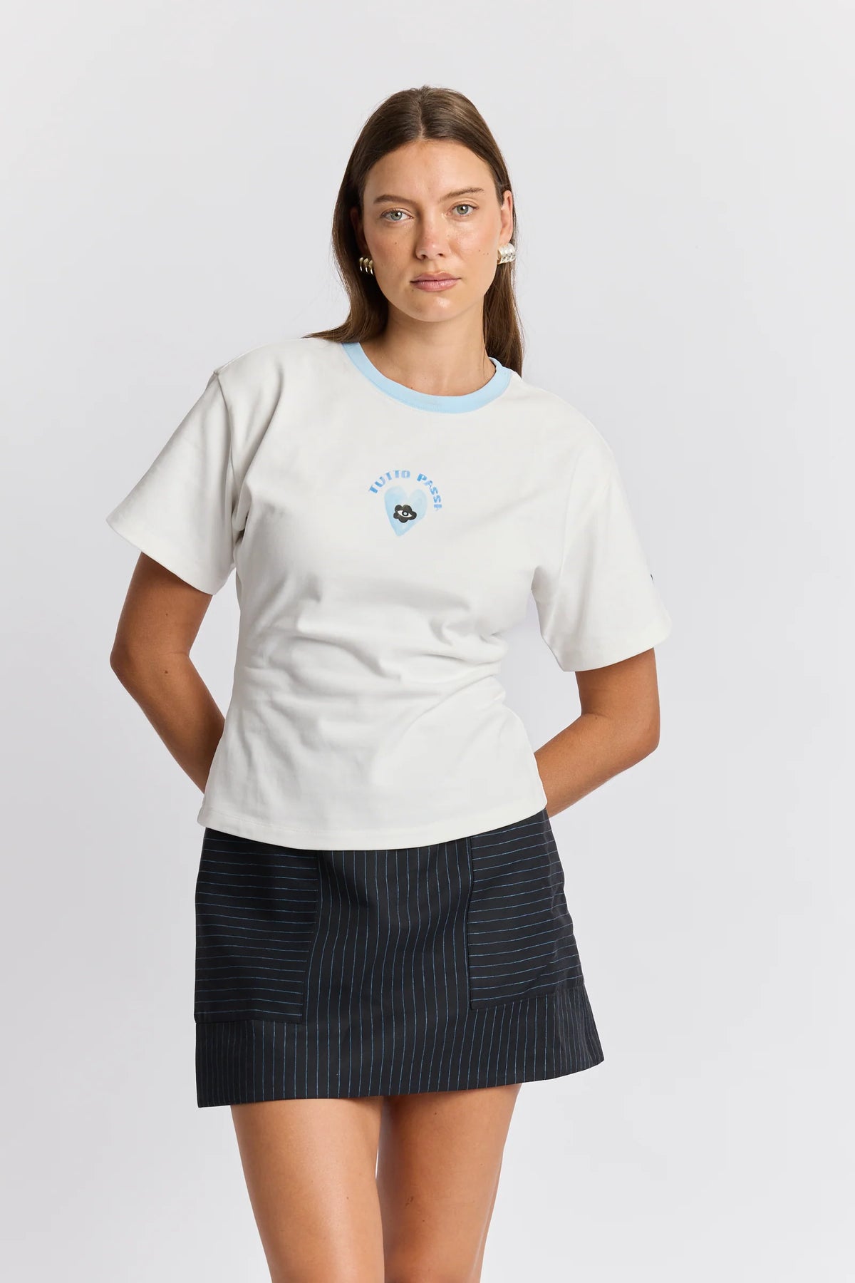 Maku Tutto Passa Fitted Tee - front view on model