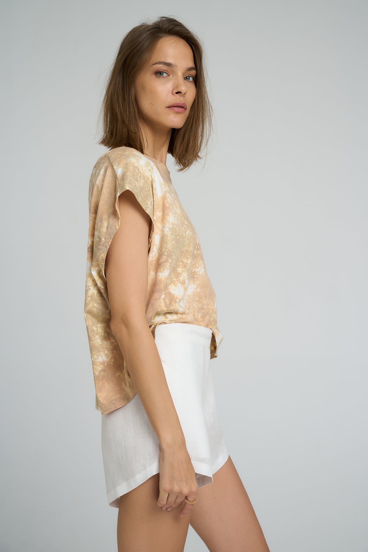 Lilya Pura Vida Tee Earth Tie Dye - product flatlay