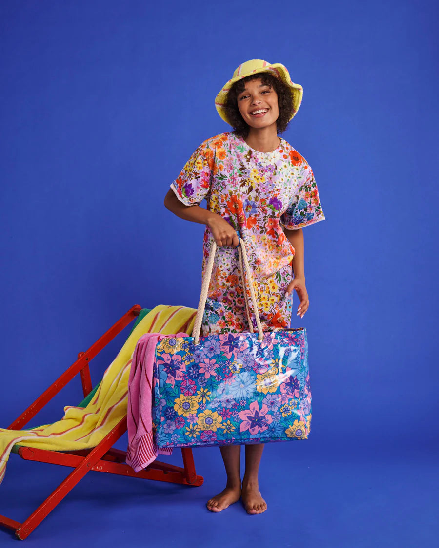 Kip and Co Bunch of Fun beach bag - lifestyle at beach