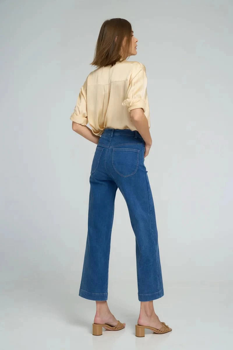 Lilya Roshi Shirt Butter - lifestyle styled